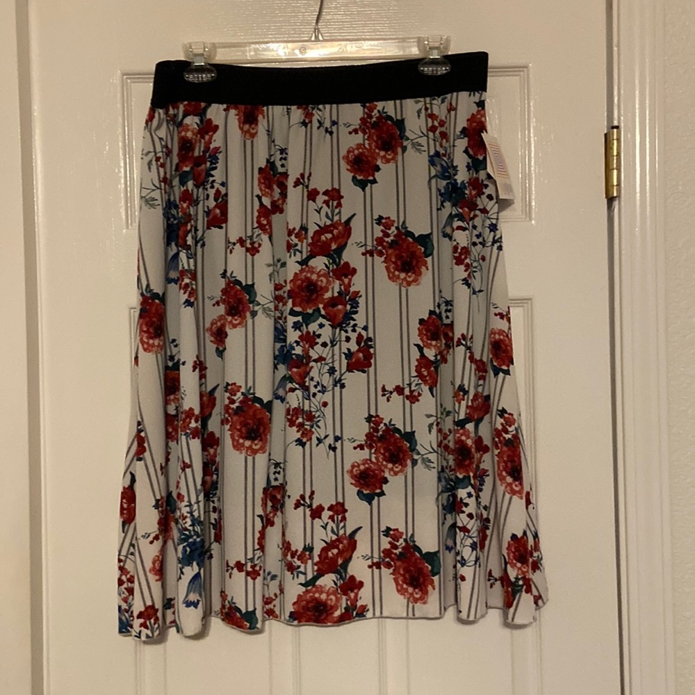 Lularoe Lola skirt.  Size 3xl and NWT